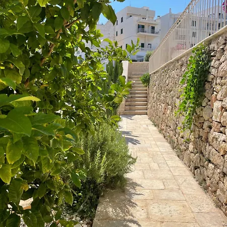 Lamanna House 3*