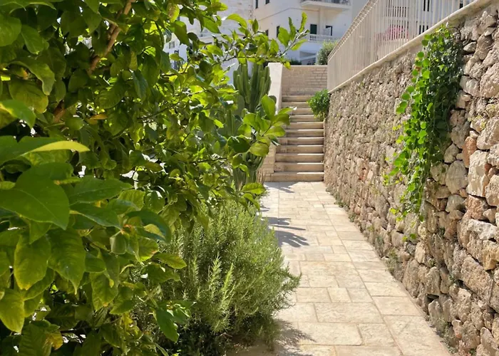 Lamanna House 3*